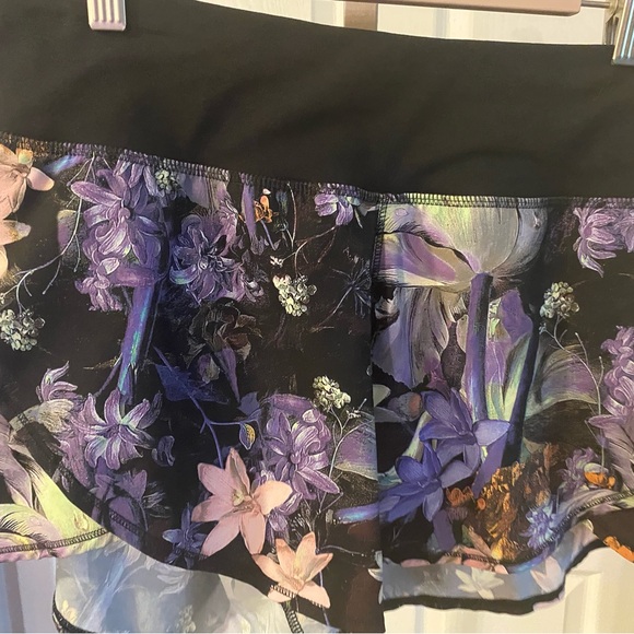 Excellent Condition Calia by Carrie Underwood Petal Hem floral Athletic Shorts S - Picture 5 of 9